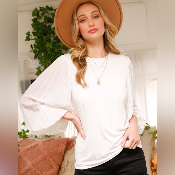 Son Paises Tops - Cream Long Sleeve Knit Top NWT Size Large